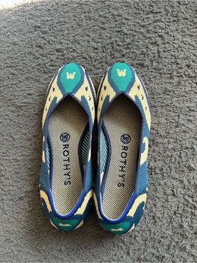 Rothy’s Retired Moroccan Blue Ikat Print Boho Flats Size 7